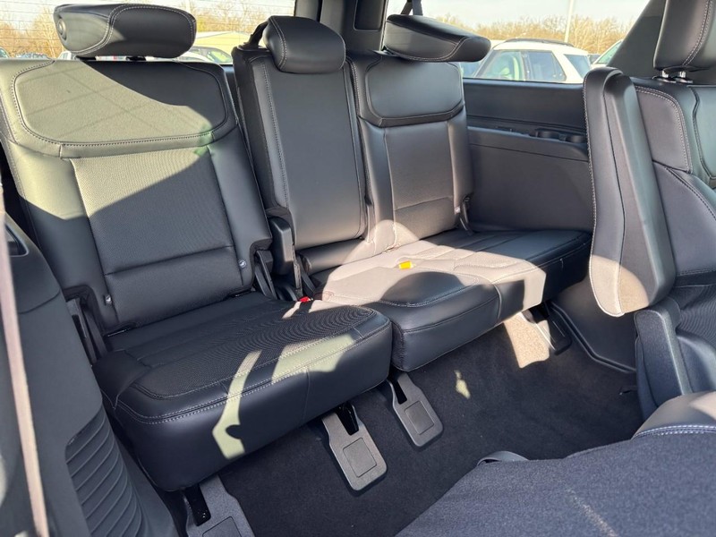 Ford Expedition Max Vehicle Full-screen Gallery Image 6