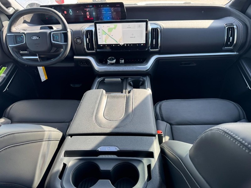 Ford Expedition Max Vehicle Full-screen Gallery Image 7