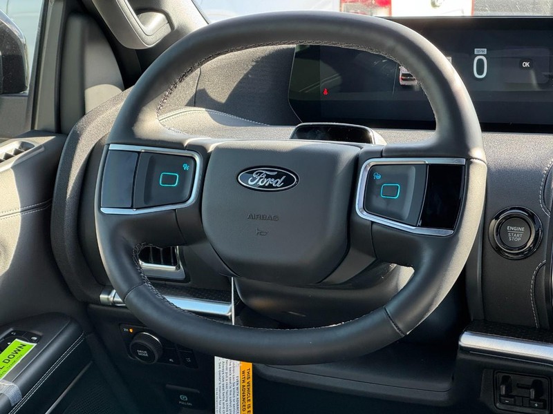 Ford Expedition Max Vehicle Full-screen Gallery Image 8