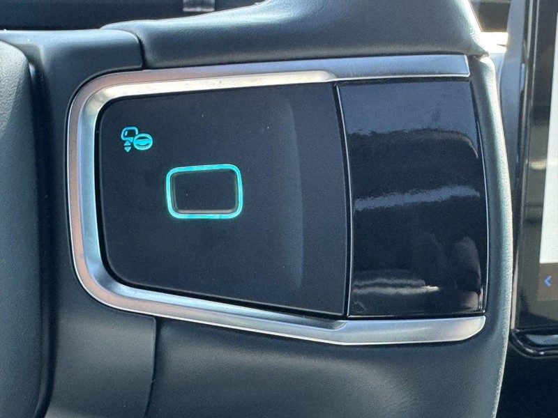 Ford Expedition Max Vehicle Full-screen Gallery Image 16