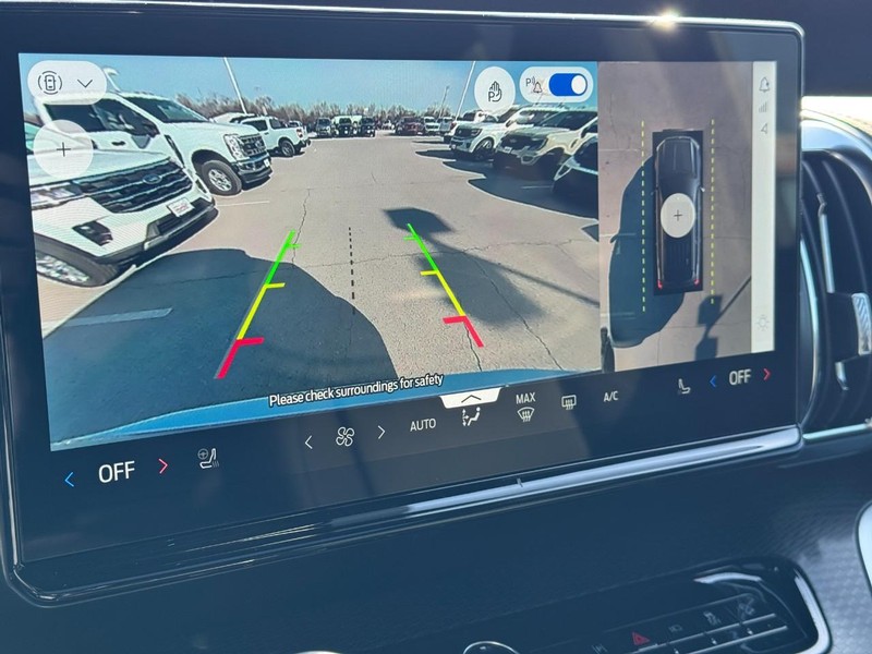 Ford Expedition Max Vehicle Full-screen Gallery Image 19