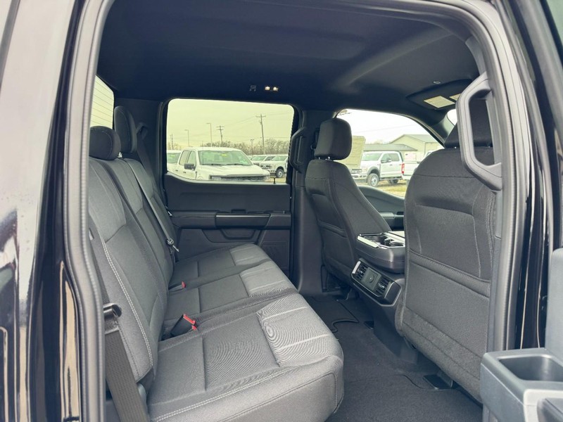 Ford F-150 Vehicle Full-screen Gallery Image 6