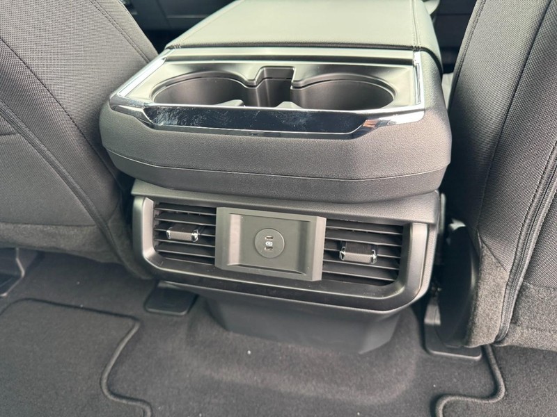 Ford F-150 Vehicle Full-screen Gallery Image 11