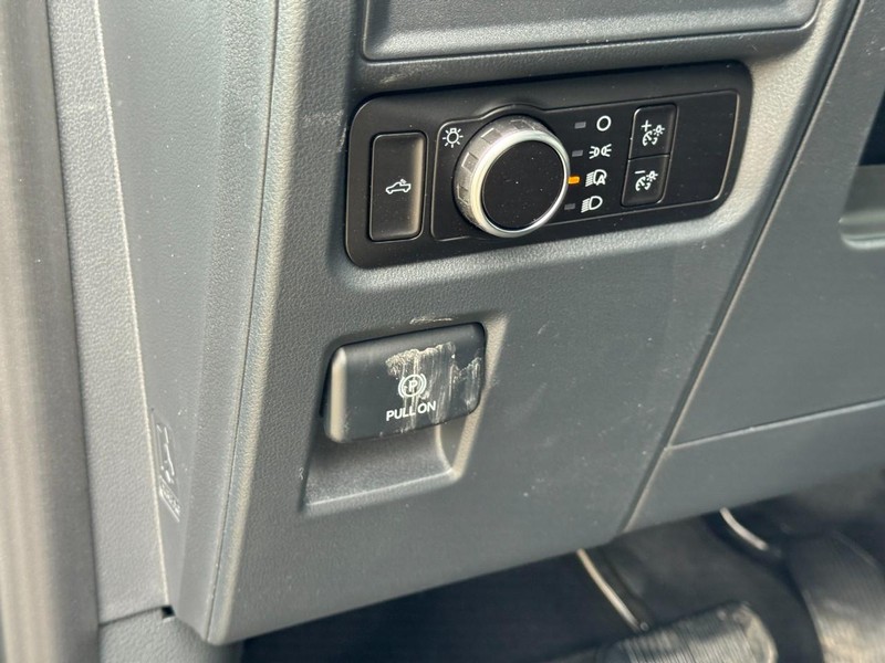 Ford F-150 Vehicle Full-screen Gallery Image 14