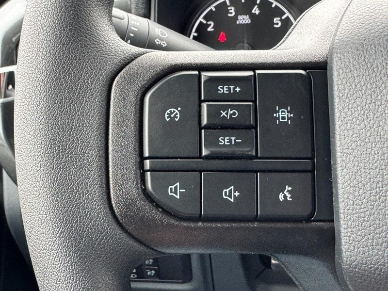 Ford F-150 Vehicle Full-screen Gallery Image 15