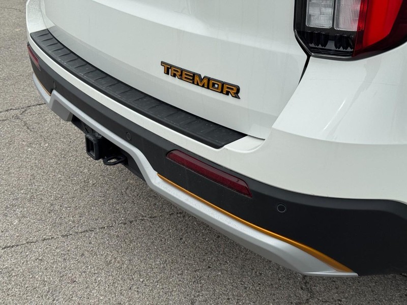 Ford Explorer Vehicle Image 04