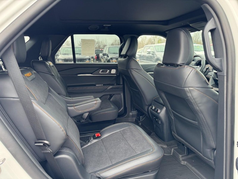 Ford Explorer Vehicle Image 06