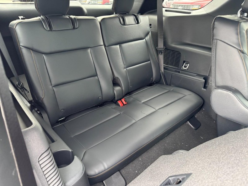 Ford Explorer Vehicle Image 07