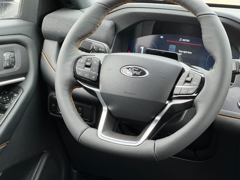 Ford Explorer Vehicle Image 09