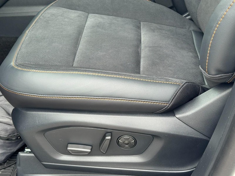 Ford Explorer Vehicle Image 14