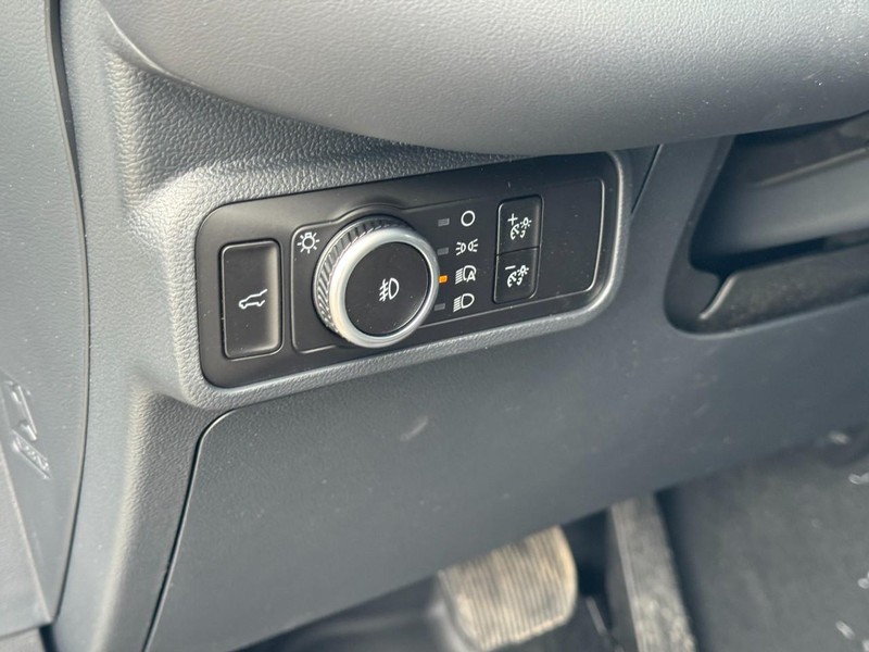 Ford Explorer Vehicle Image 16