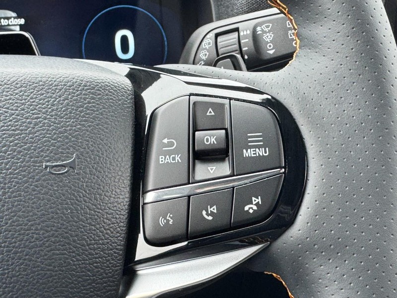 Ford Explorer Vehicle Image 18