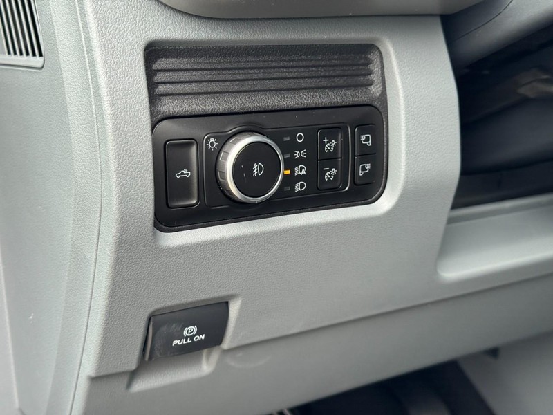 Ford Super Duty F-250 SRW Vehicle Image 15