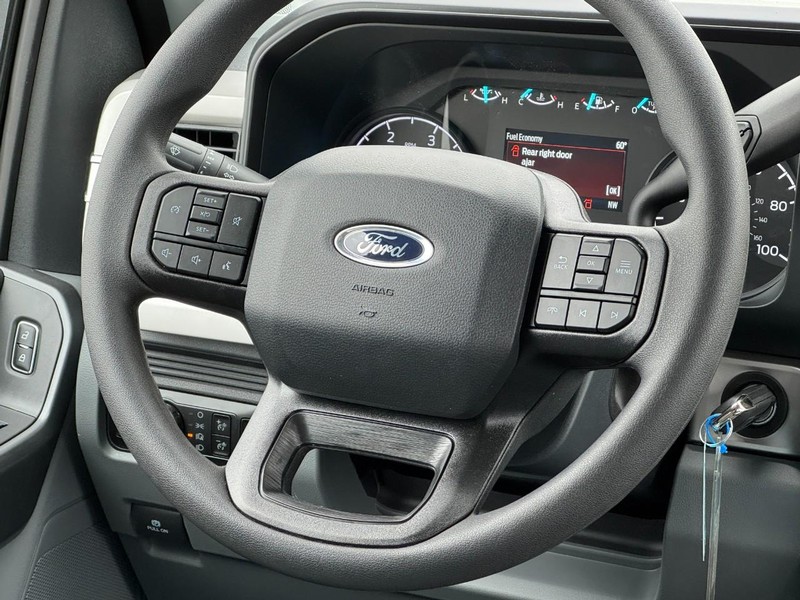 Ford Super Duty F-250 SRW Vehicle Image 08