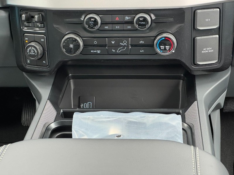 Ford Super Duty F-250 SRW Vehicle Image 10