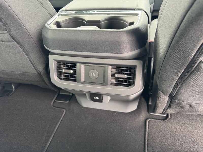 Ford Super Duty F-250 SRW Vehicle Image 11