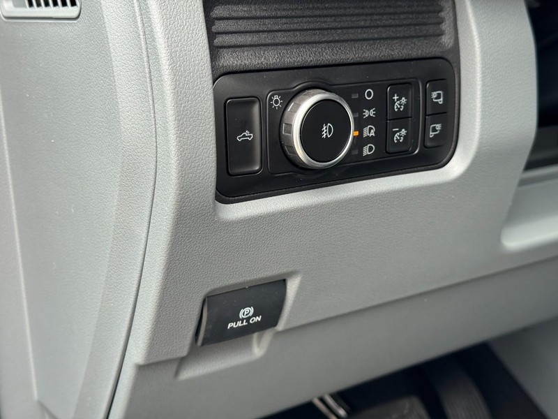 Ford Super Duty F-250 SRW Vehicle Image 15