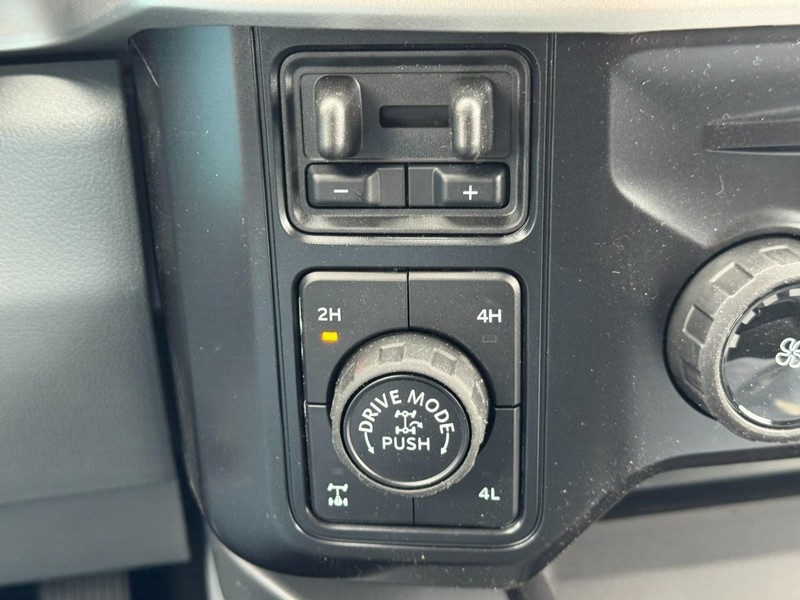 Ford Super Duty F-250 SRW Vehicle Image 18