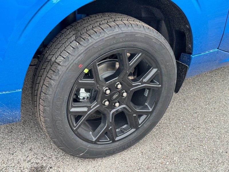 Ford Maverick Vehicle Image 04