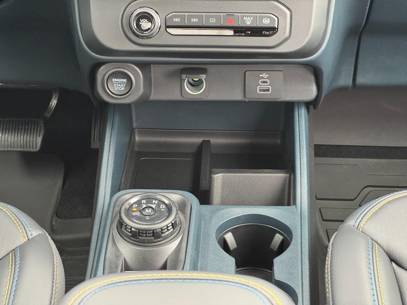 Ford Maverick Vehicle Image 09