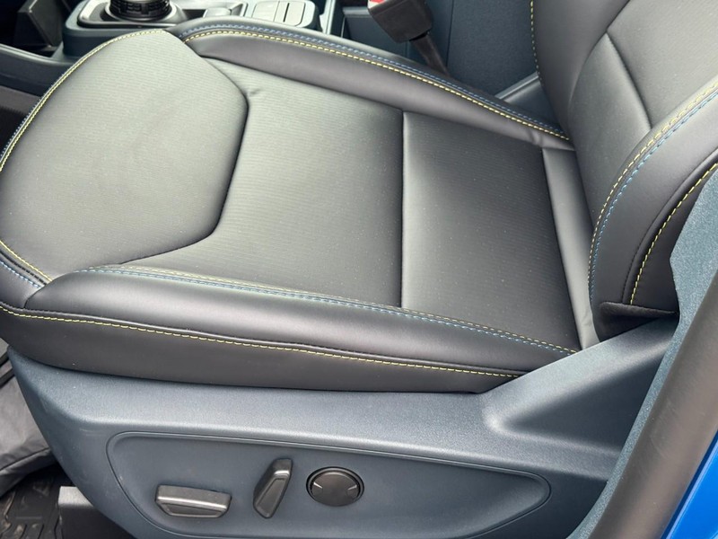 Ford Maverick Vehicle Image 12