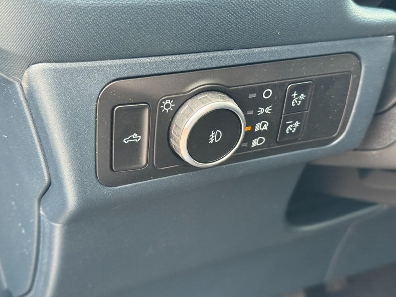 Ford Maverick Vehicle Image 13