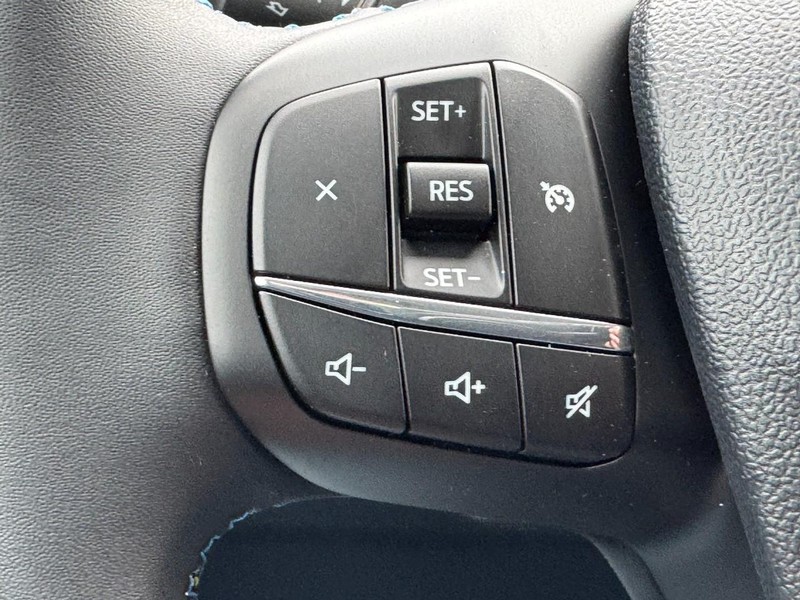 Ford Maverick Vehicle Image 14