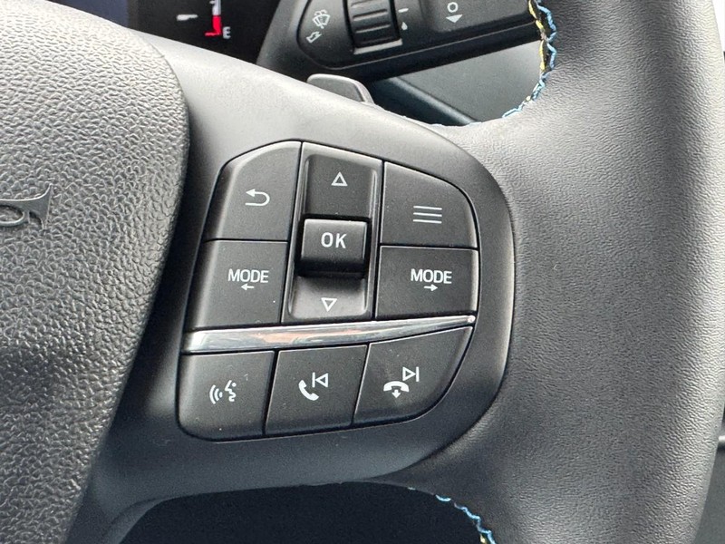 Ford Maverick Vehicle Image 15