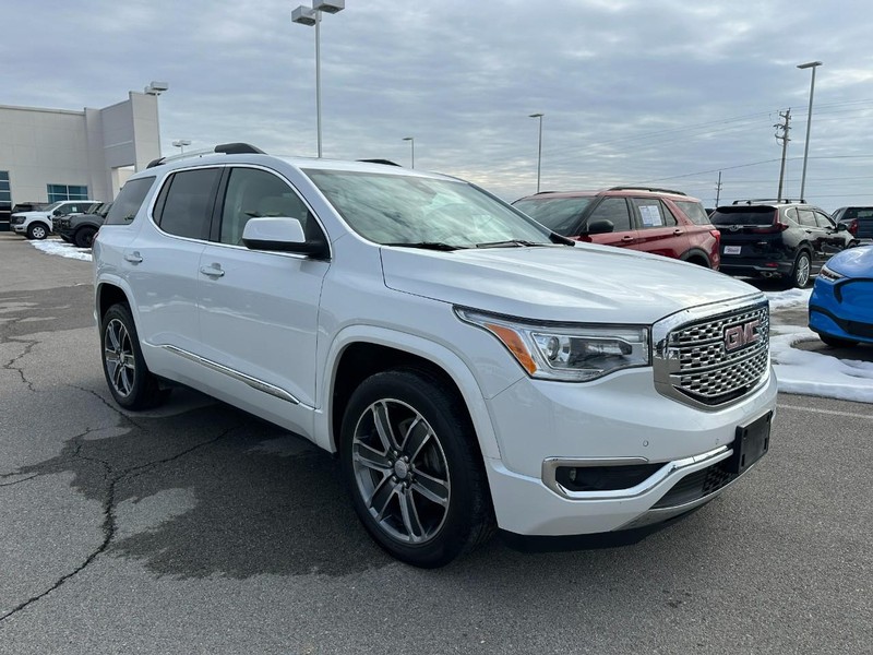 GMC Acadia Vehicle Full-screen Gallery Image 2
