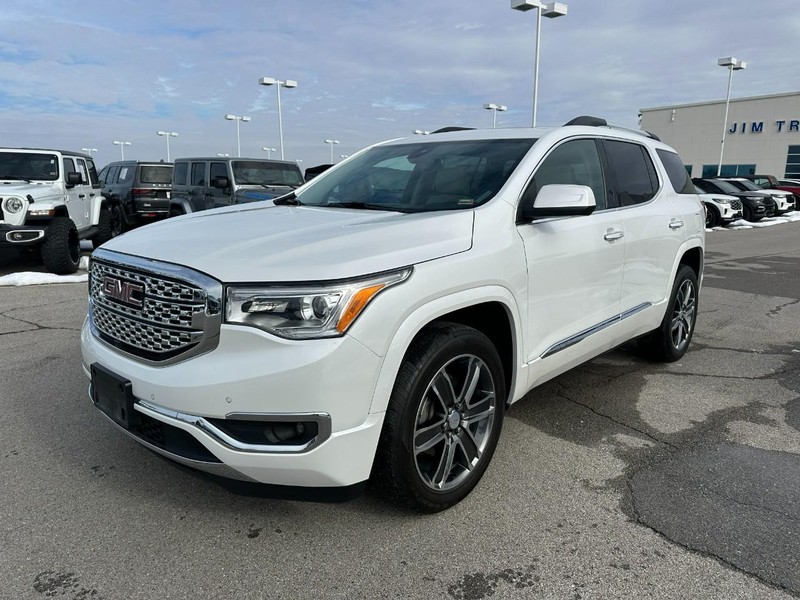 GMC Acadia Vehicle Full-screen Gallery Image 8