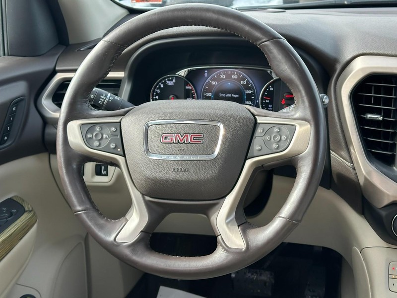 GMC Acadia Vehicle Full-screen Gallery Image 14