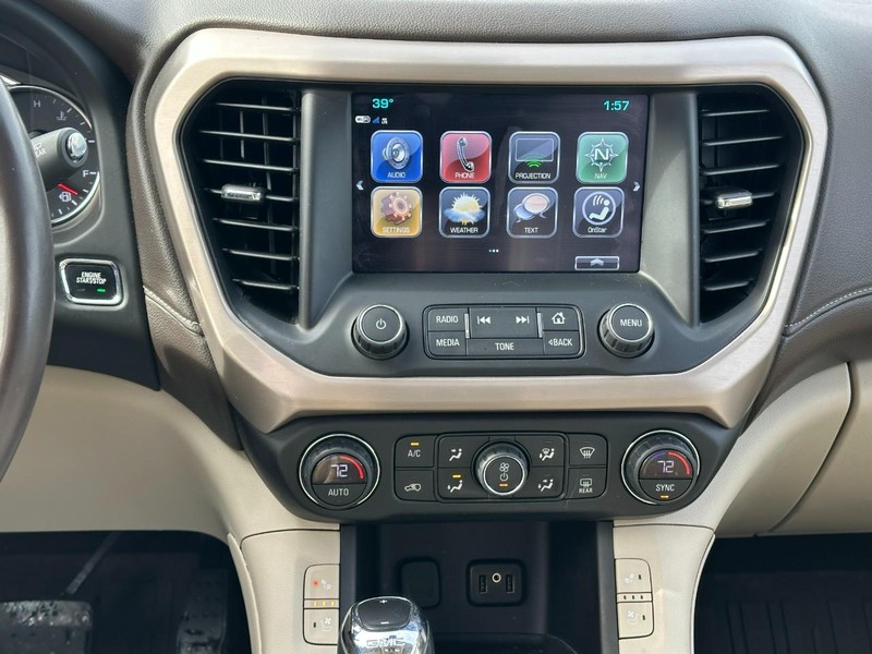 GMC Acadia Vehicle Full-screen Gallery Image 15