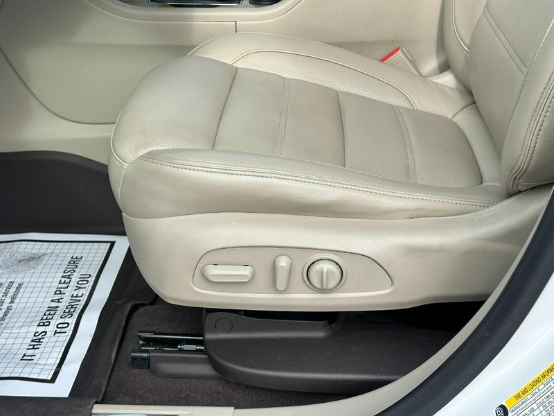 GMC Acadia Vehicle Full-screen Gallery Image 20