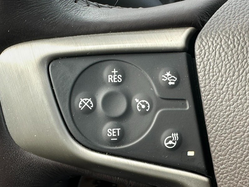 GMC Acadia Vehicle Full-screen Gallery Image 21