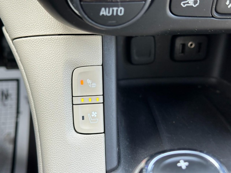 GMC Acadia Vehicle Full-screen Gallery Image 25