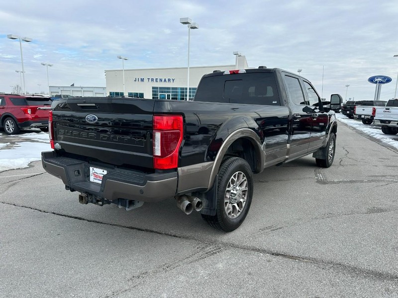 Ford Super Duty F-350 SRW Vehicle Full-screen Gallery Image 3