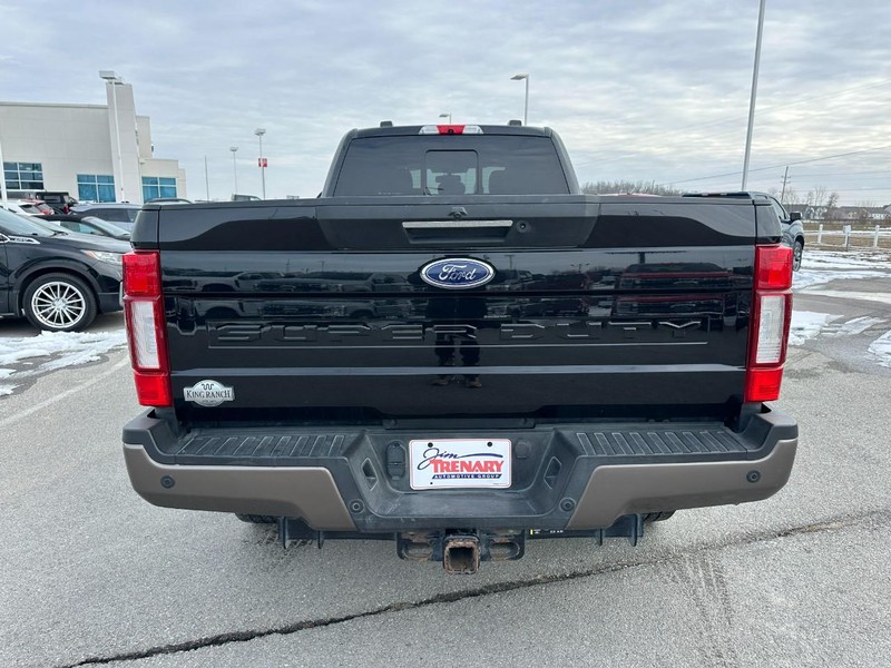 Ford Super Duty F-350 SRW Vehicle Full-screen Gallery Image 4