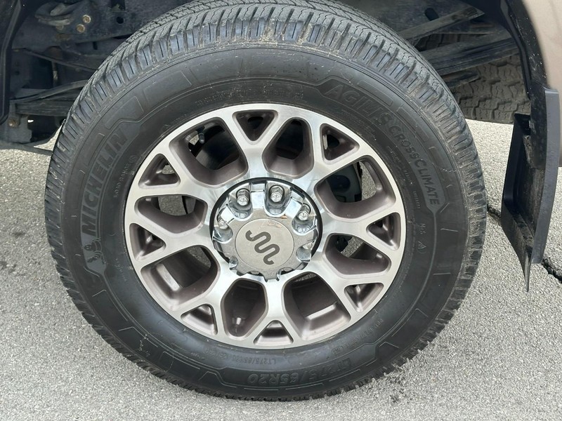 Ford Super Duty F-350 SRW Vehicle Full-screen Gallery Image 7