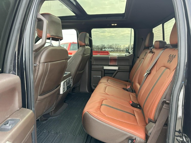 Ford Super Duty F-350 SRW Vehicle Full-screen Gallery Image 10