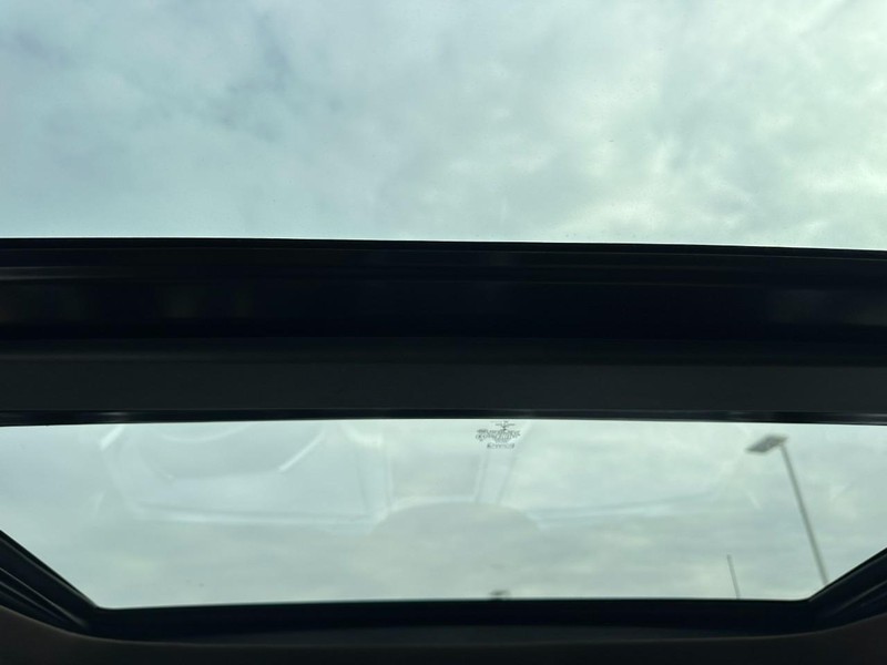 Ford Super Duty F-350 SRW Vehicle Full-screen Gallery Image 12