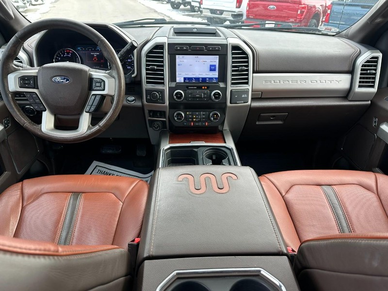 Ford Super Duty F-350 SRW Vehicle Full-screen Gallery Image 13