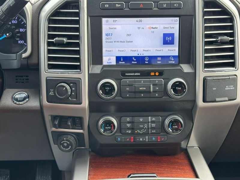 Ford Super Duty F-350 SRW Vehicle Full-screen Gallery Image 15