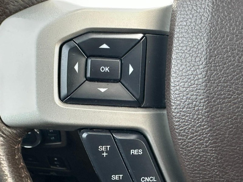 Ford Super Duty F-350 SRW Vehicle Full-screen Gallery Image 21