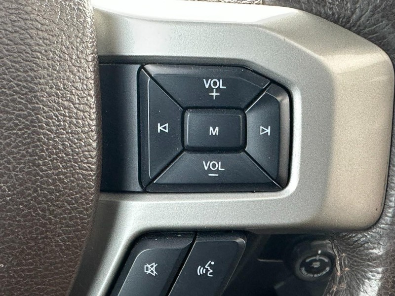 Ford Super Duty F-350 SRW Vehicle Full-screen Gallery Image 22