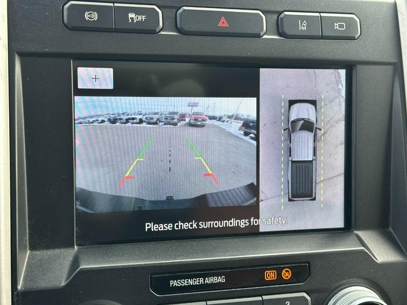 Ford Super Duty F-350 SRW Vehicle Full-screen Gallery Image 26