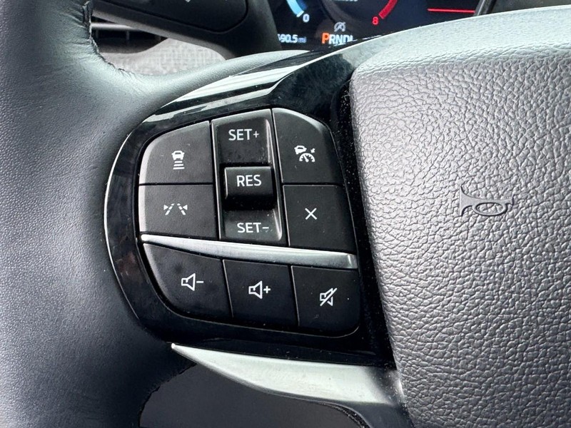 Ford Explorer Vehicle Full-screen Gallery Image 19