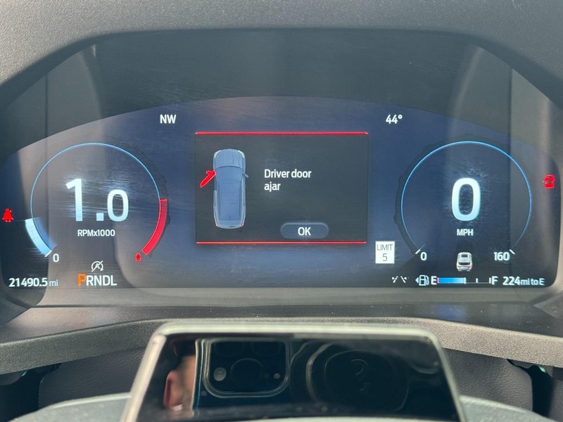 Ford Explorer Vehicle Full-screen Gallery Image 21