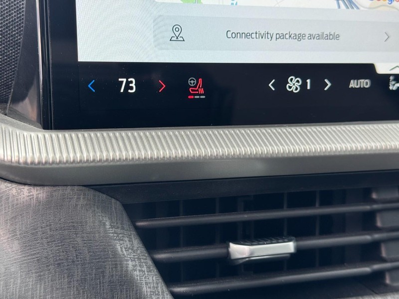 Ford Explorer Vehicle Full-screen Gallery Image 24