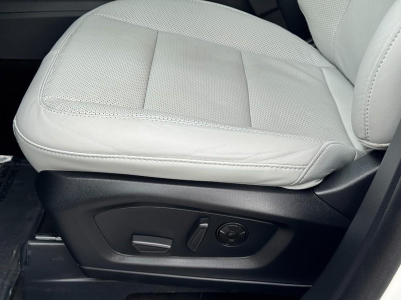 Ford Explorer Vehicle Full-screen Gallery Image 27