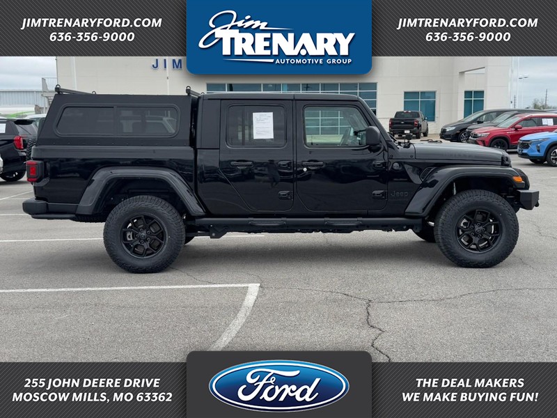 Black Clearcoat 2024 Jeep Gladiator Willys Crew Cab 4WD Pickup Truck Four-Wheel Drive Automatic